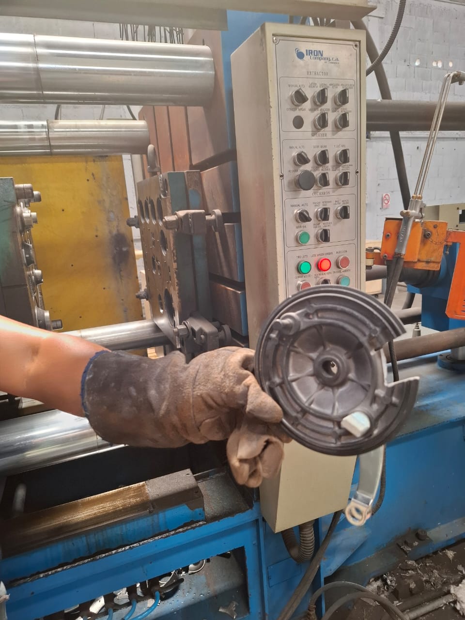 Servicios de máquina de inyección Dubai